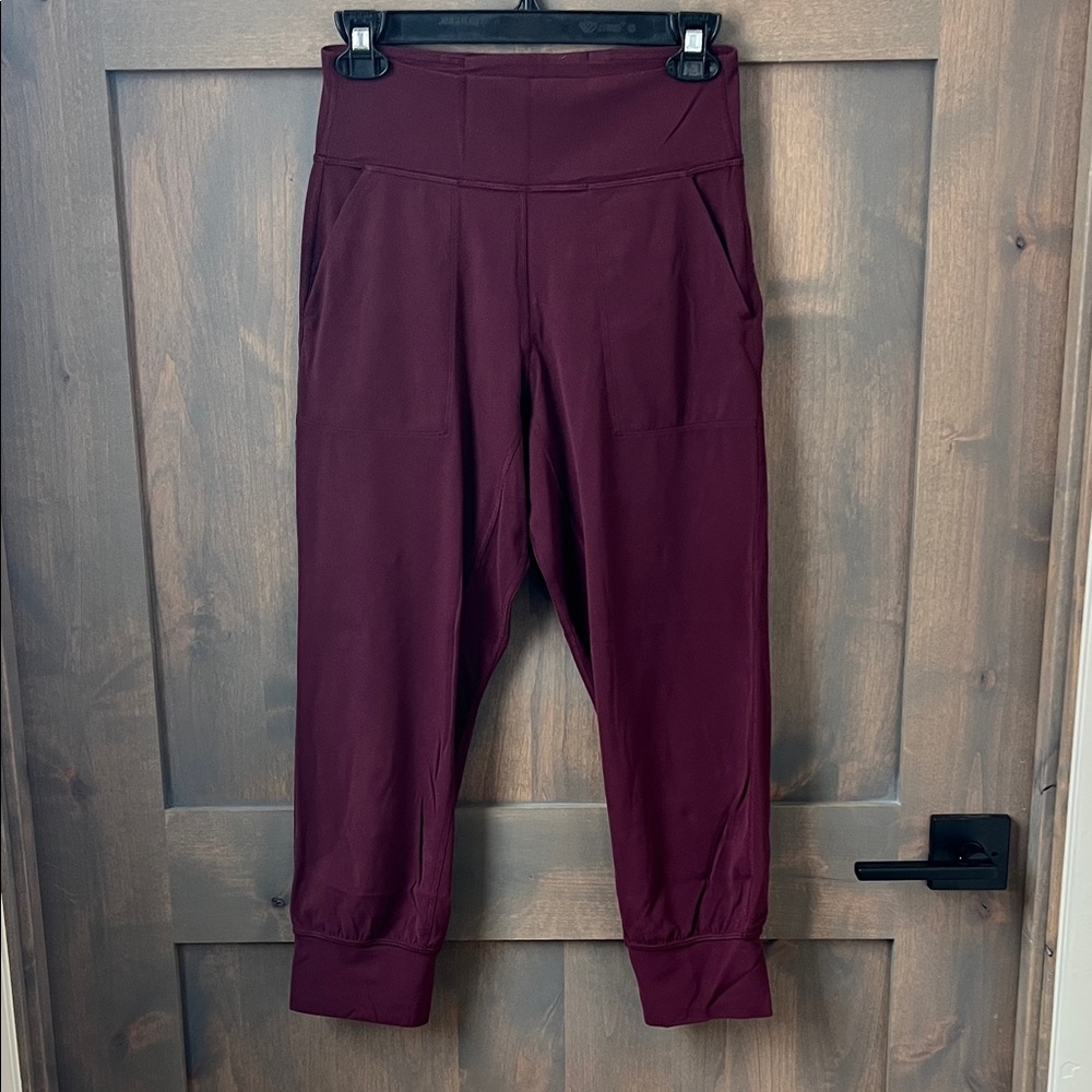 Lululemon High-Waist Burgundy Jogger Capri Leggings size 6